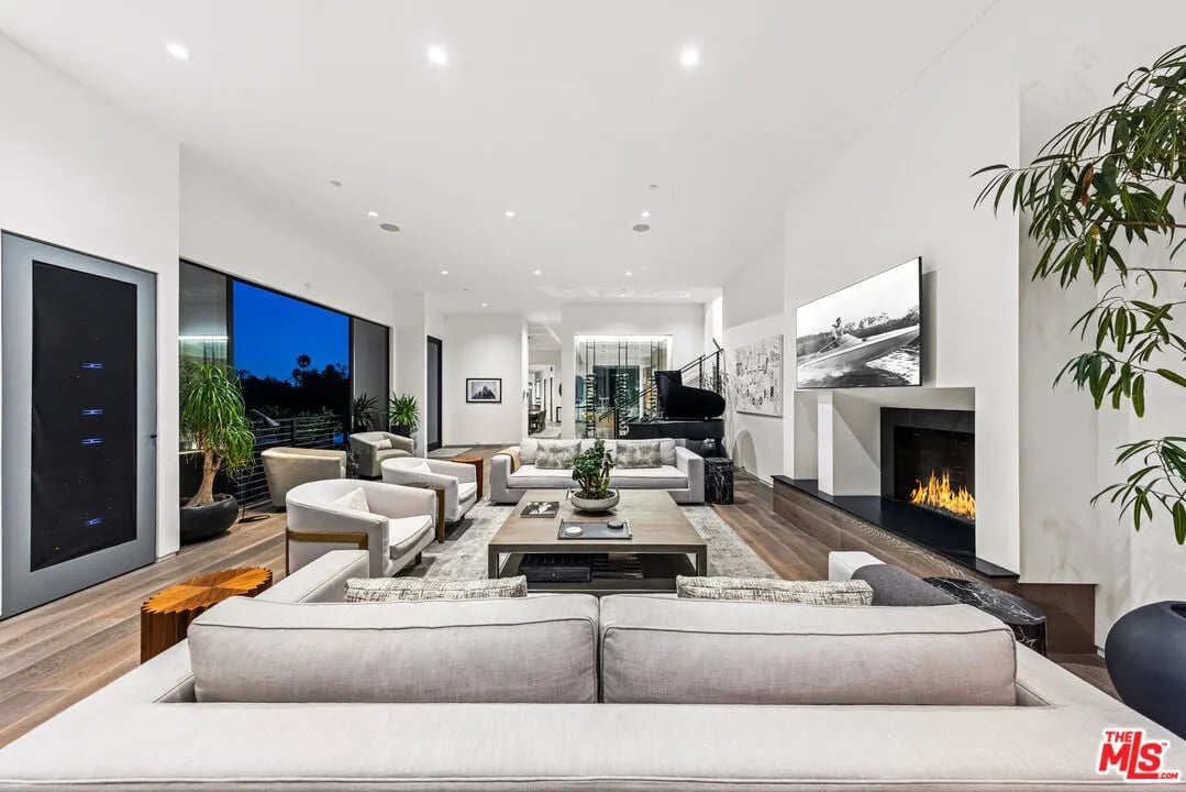 727 N Beverly Glen Blvd