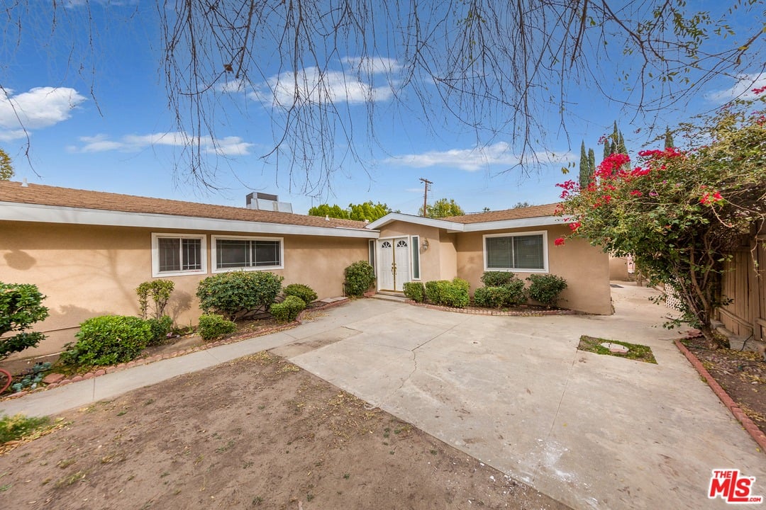 11422 Haskell Ave