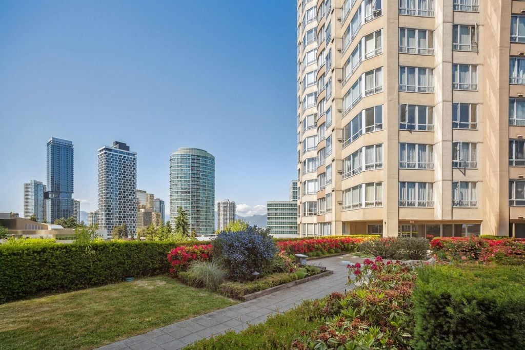 6240 McKay Ave, #605