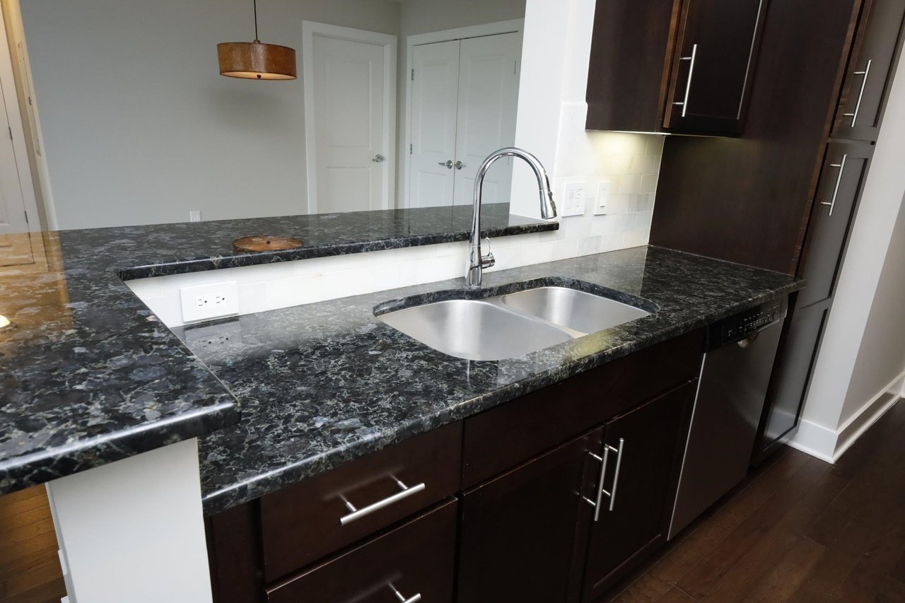 140 W Franklin St #514