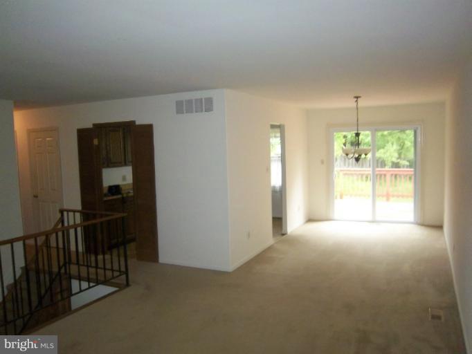 525 Charington Dr