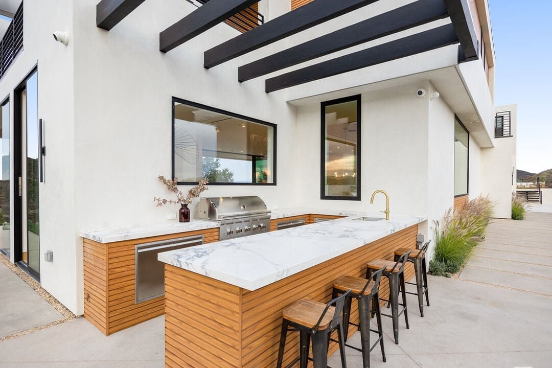 Mulholland Hwy, 90265