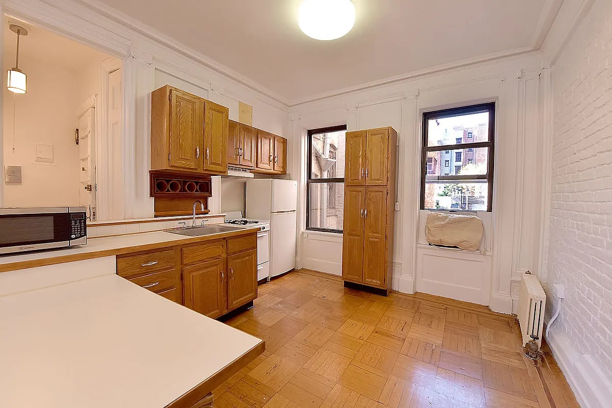 151 E 19th St Unit 61