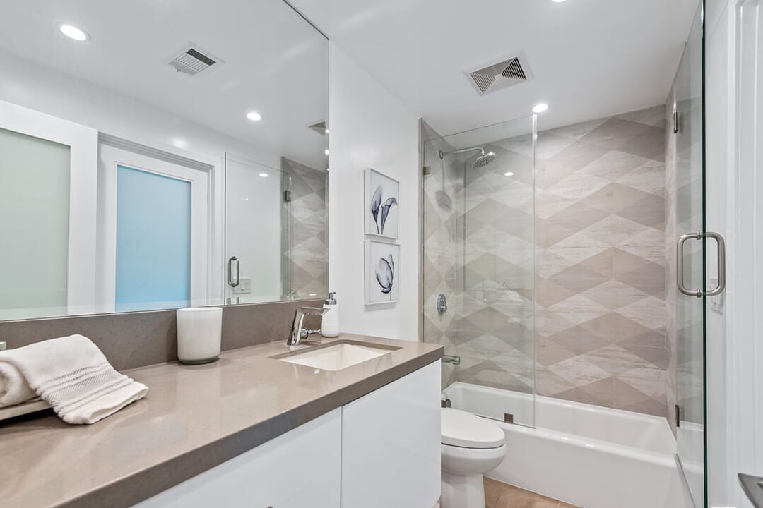 Atlas Manor, Mount Olympus Dr, 90046