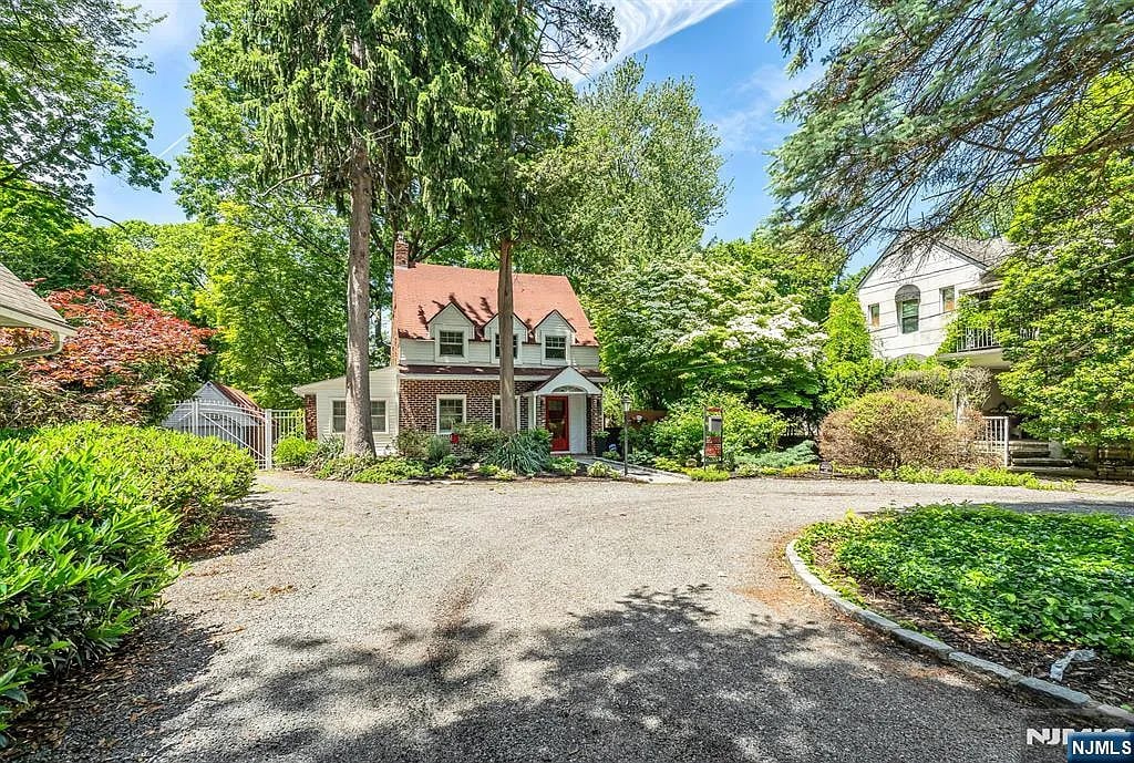 Open House Sunday: 740 River Road, Teaneck, NJ — 12 to 3pm