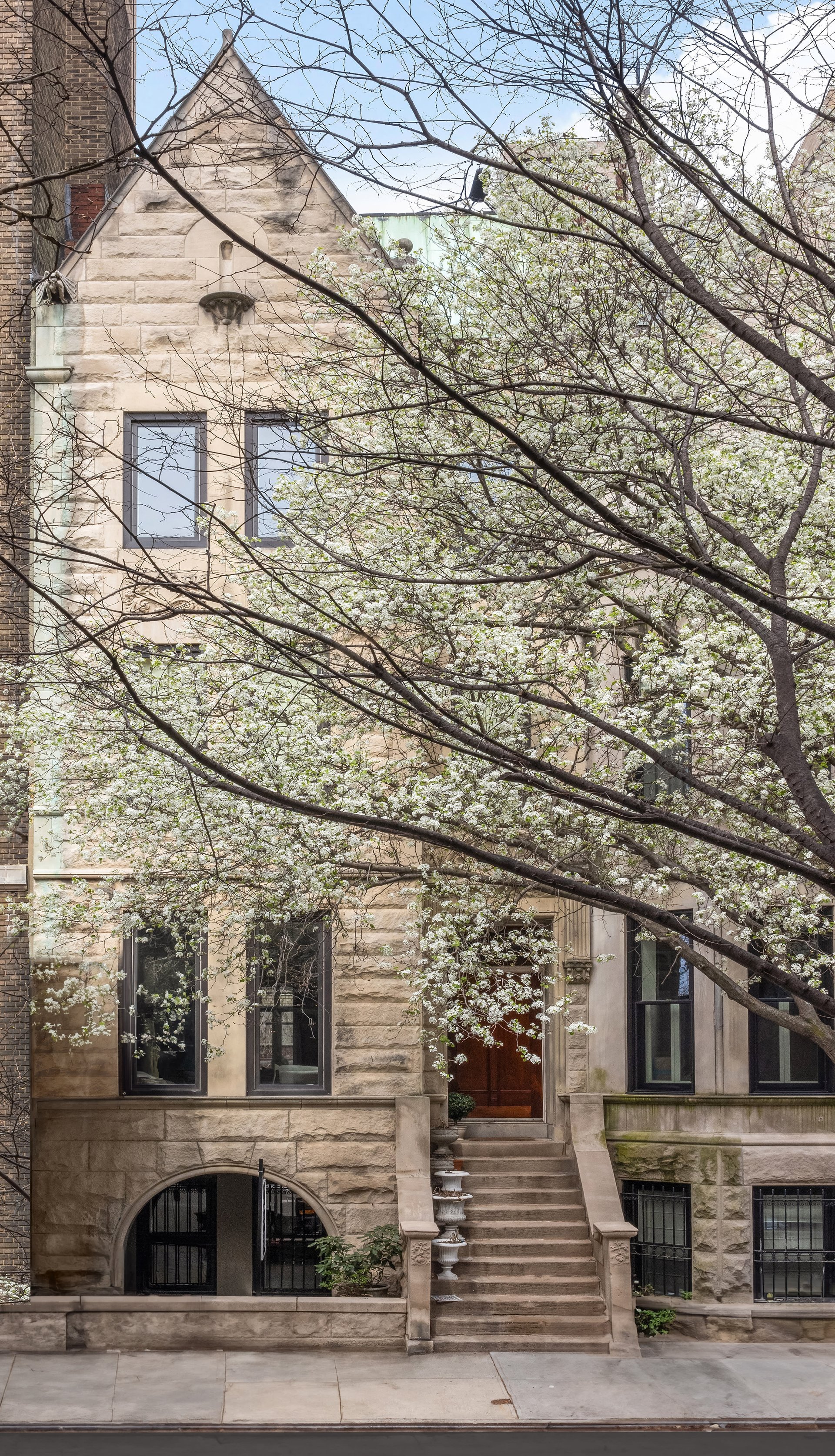 313 West 102nd Street, Townhouse