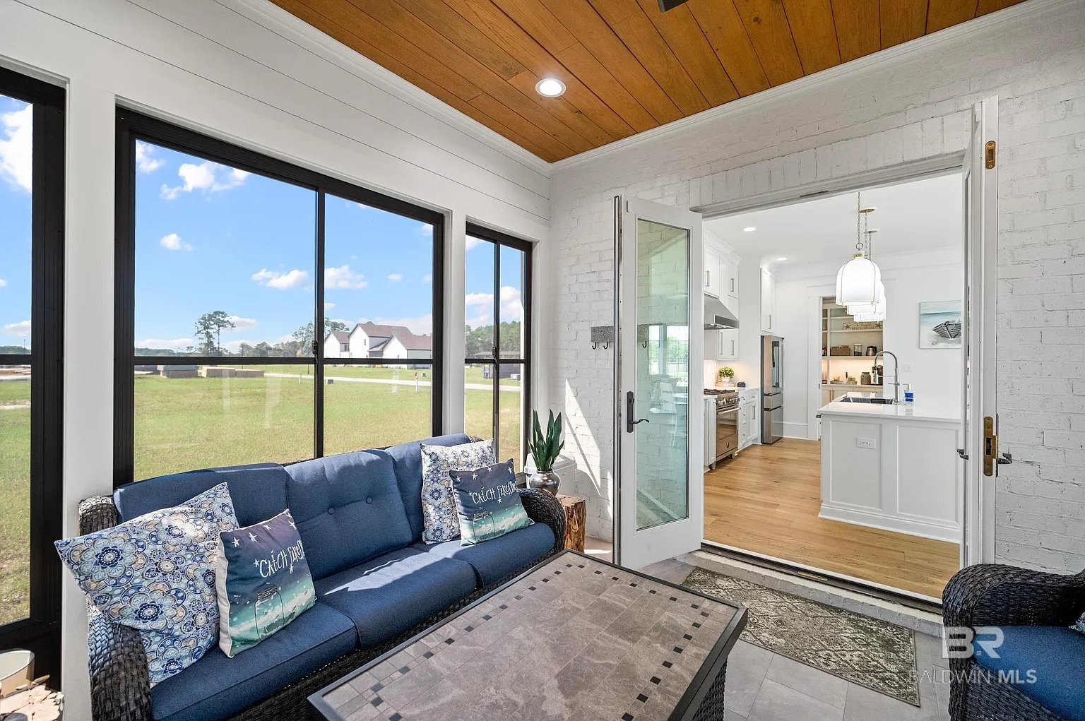 902 Inlet Cir