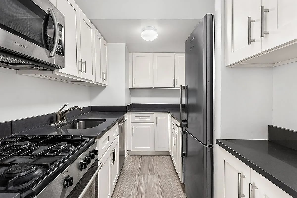 200 E 36th St, #17B