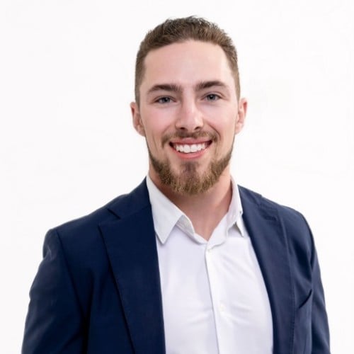 Zachary Farr Santa Monica, CA Real Estate Agent Headshot