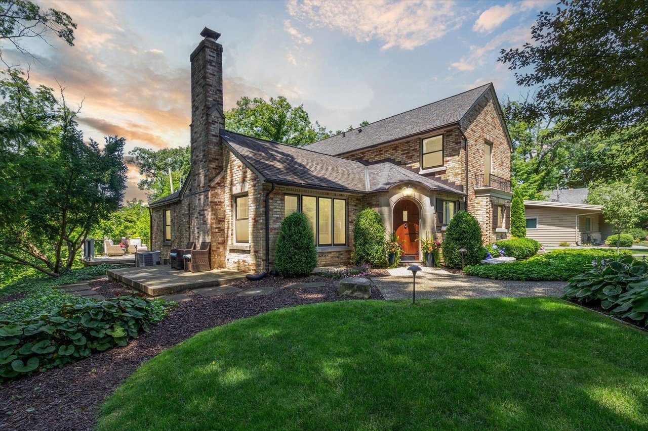 35 Park Hills Dr SE
