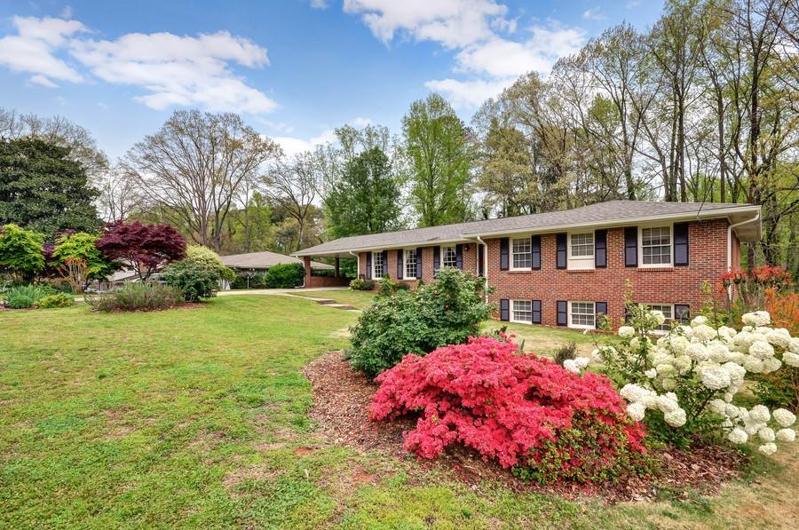 2929 Country Squire Ln