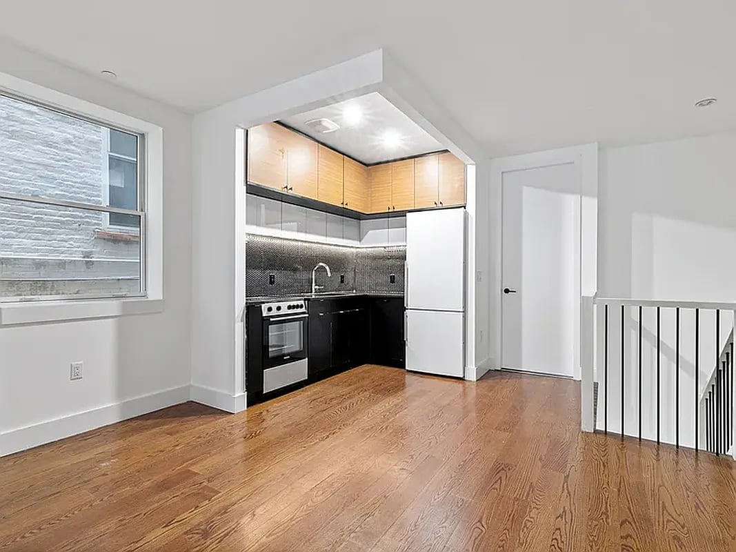 194 Hawthorne St 1F