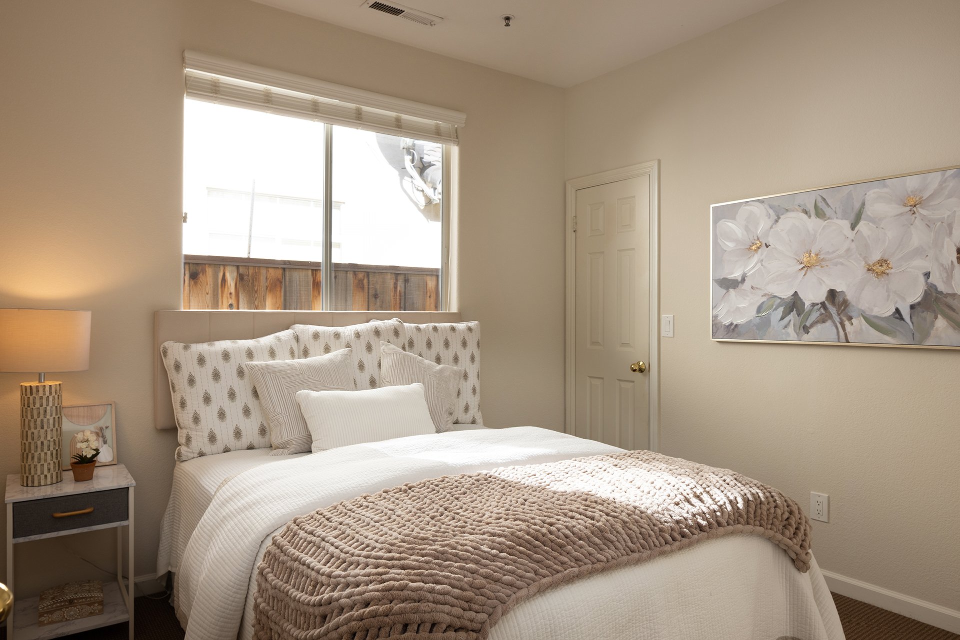 Las Palmas Living - 17776 Riverbend Road