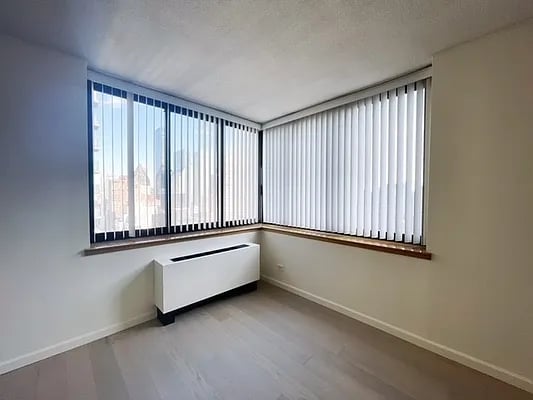 250 East 40th Street Unit: 29E