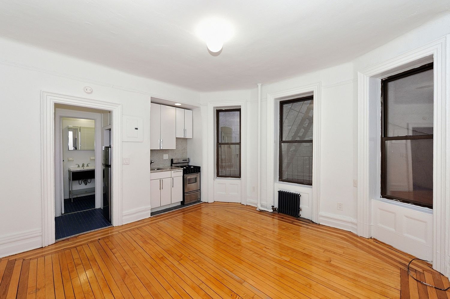82 Washington Pl #2D
