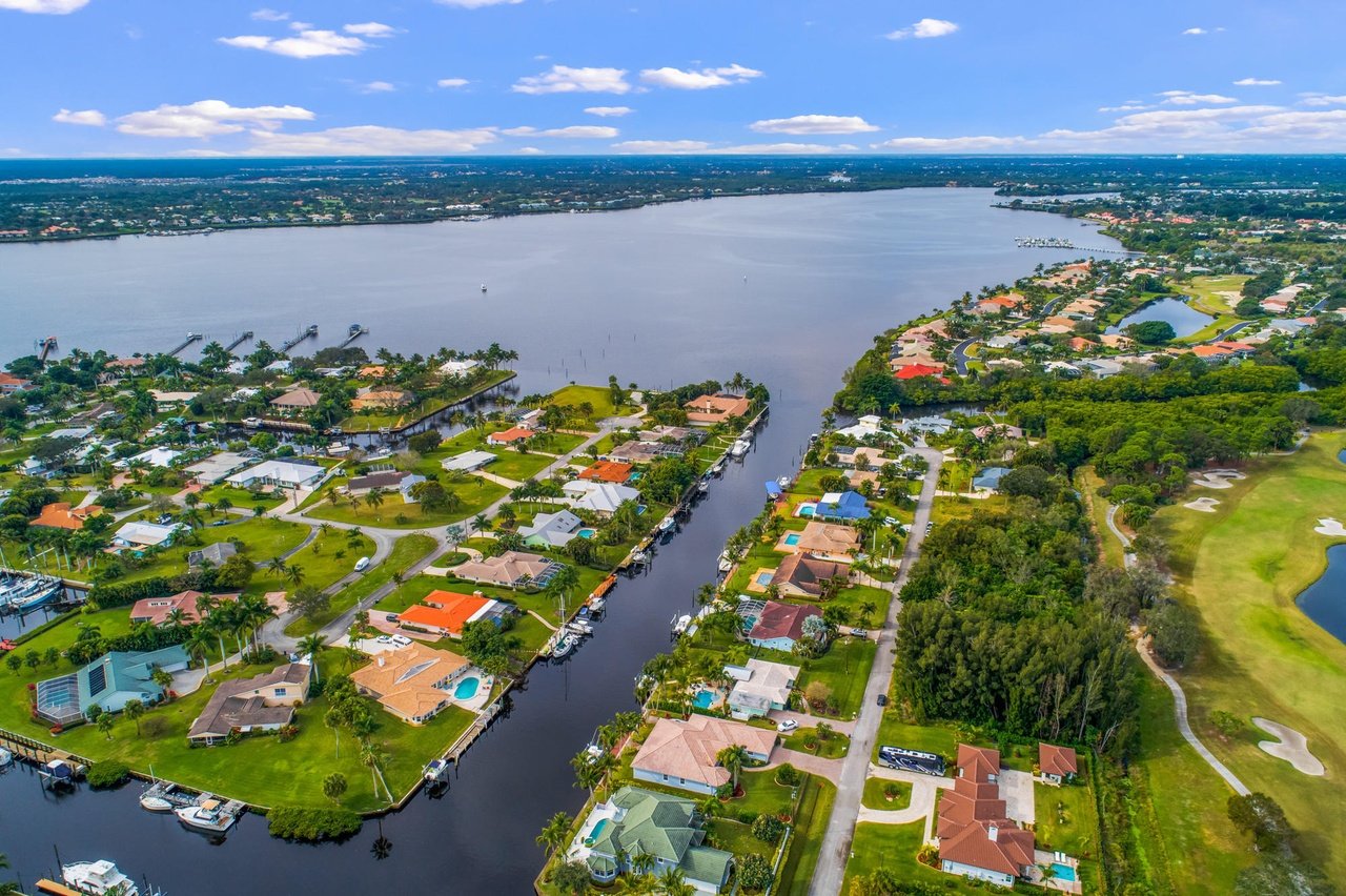 2712 NW Howard Creek Ln