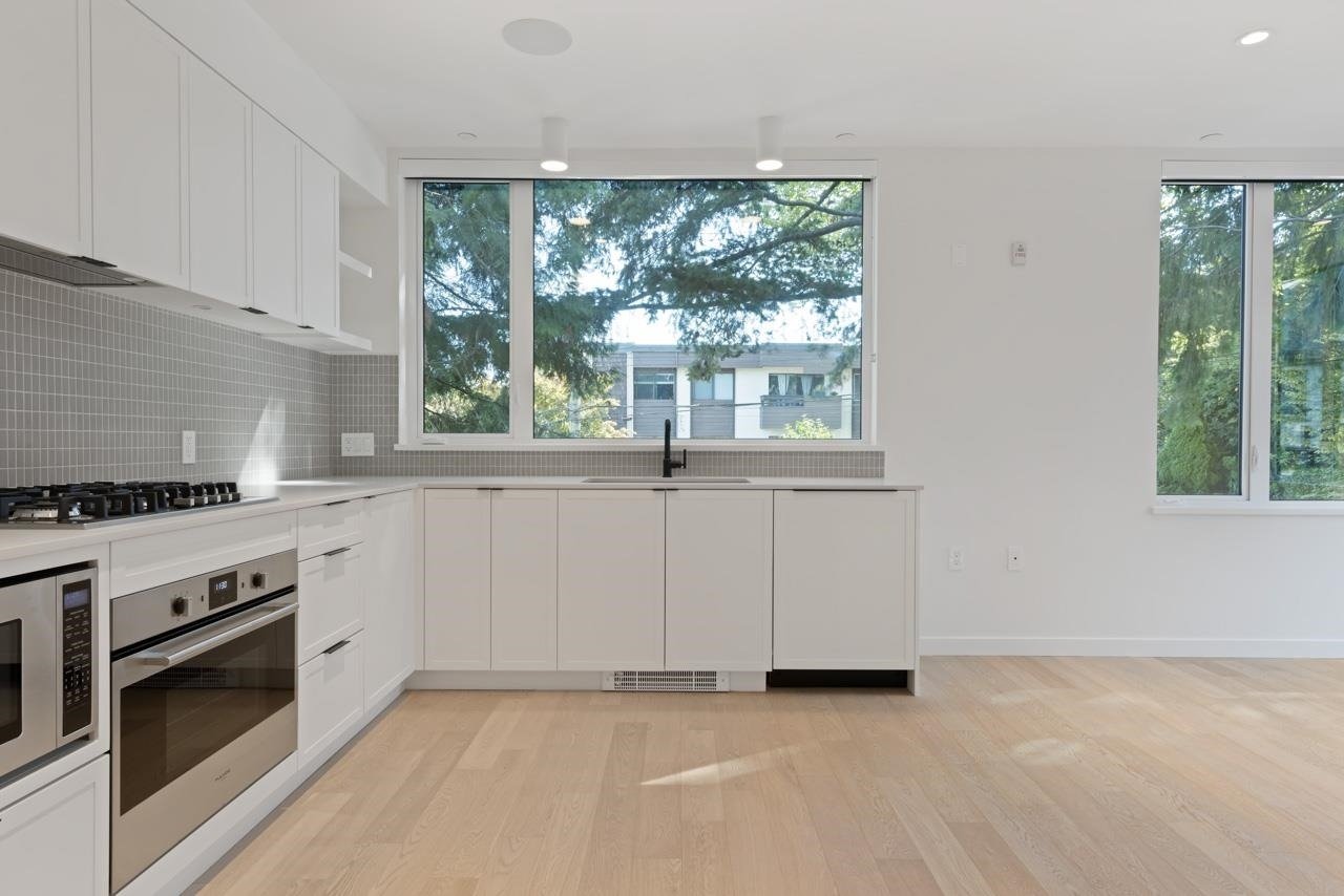 2113 Guelph St