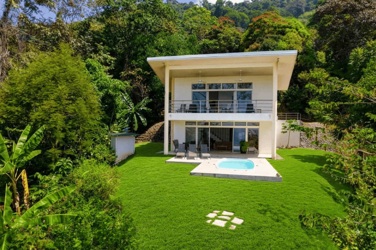 3 Bedroom 2 Story Ocean View Home 10 Min To The Beach, 12.25 Acres!!
