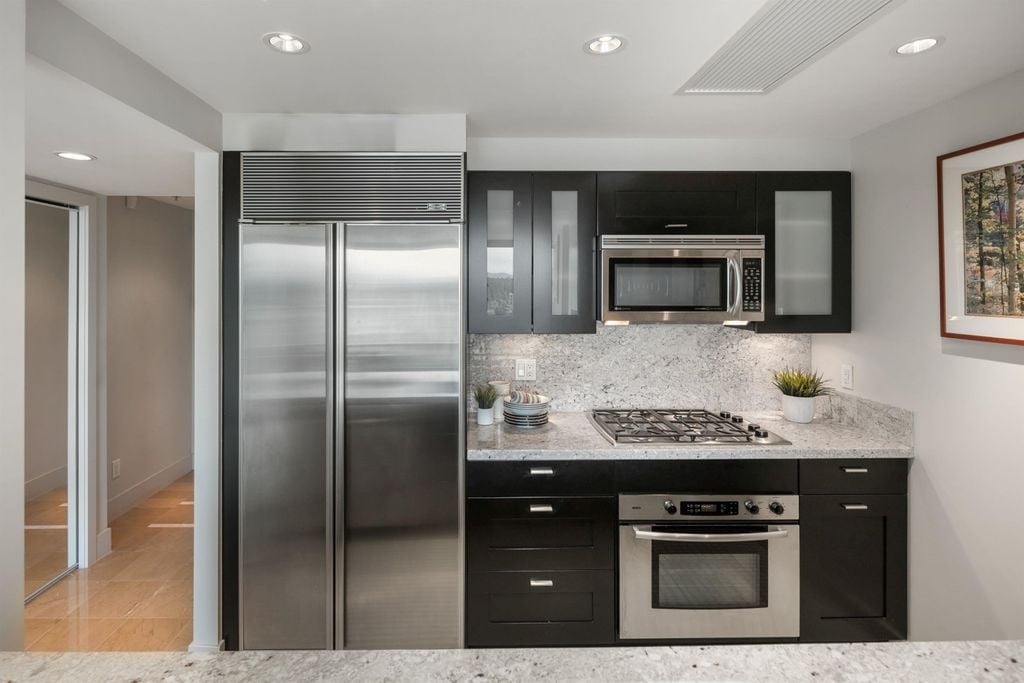 590 Nicola St, #2205