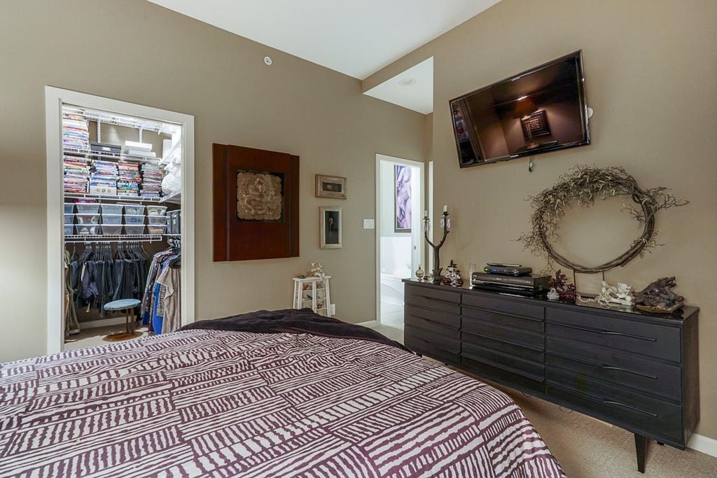 610 Victoria St, #2102