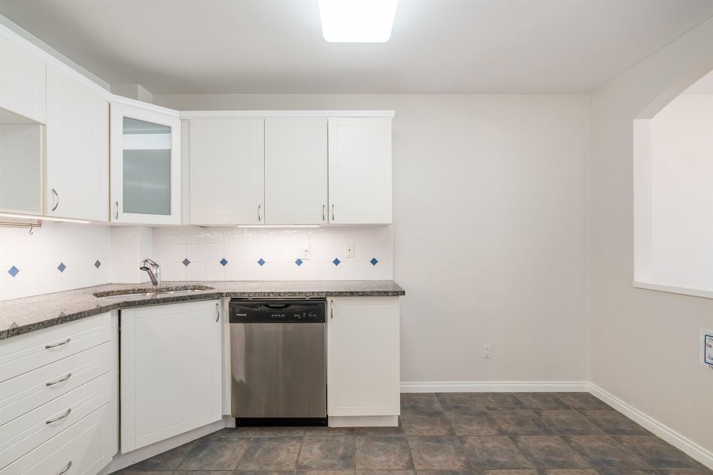 121 Shoreline Cir, #408