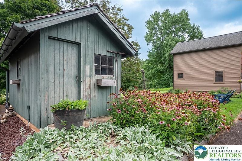271 WETZEL ROAD