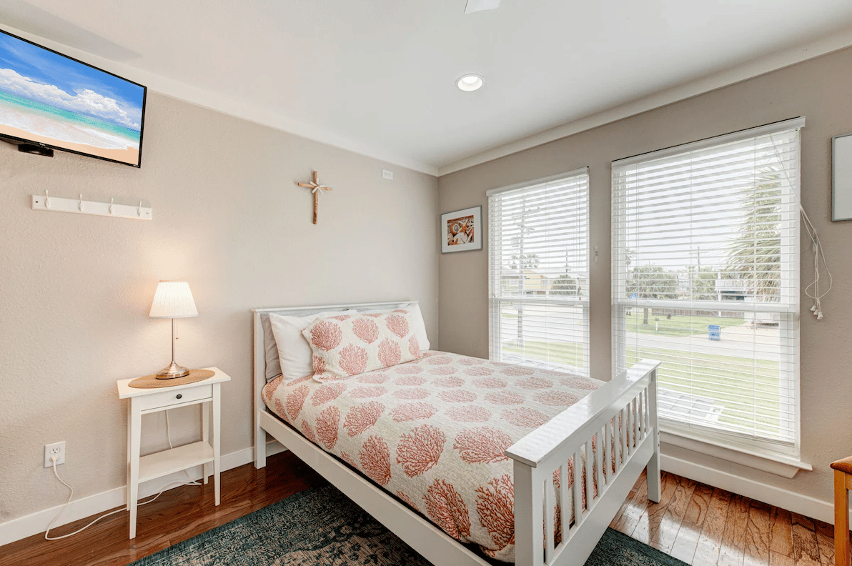 Seller Financing Available! Rockport Home With Runway Canal Views!