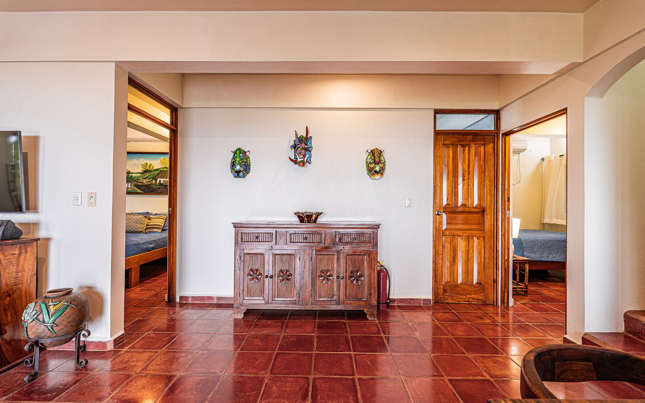 WHALE’S TAIL OCEAN VIEW ESTATE WITH EXTRA LOT 