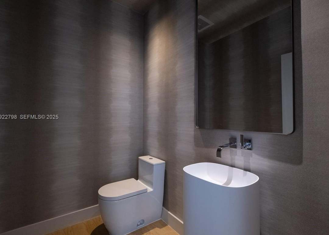 465 Brickell Ave #5701
