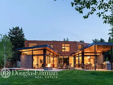 1330 Mountain View Dr
