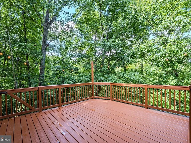 106 Calvary Ct SE