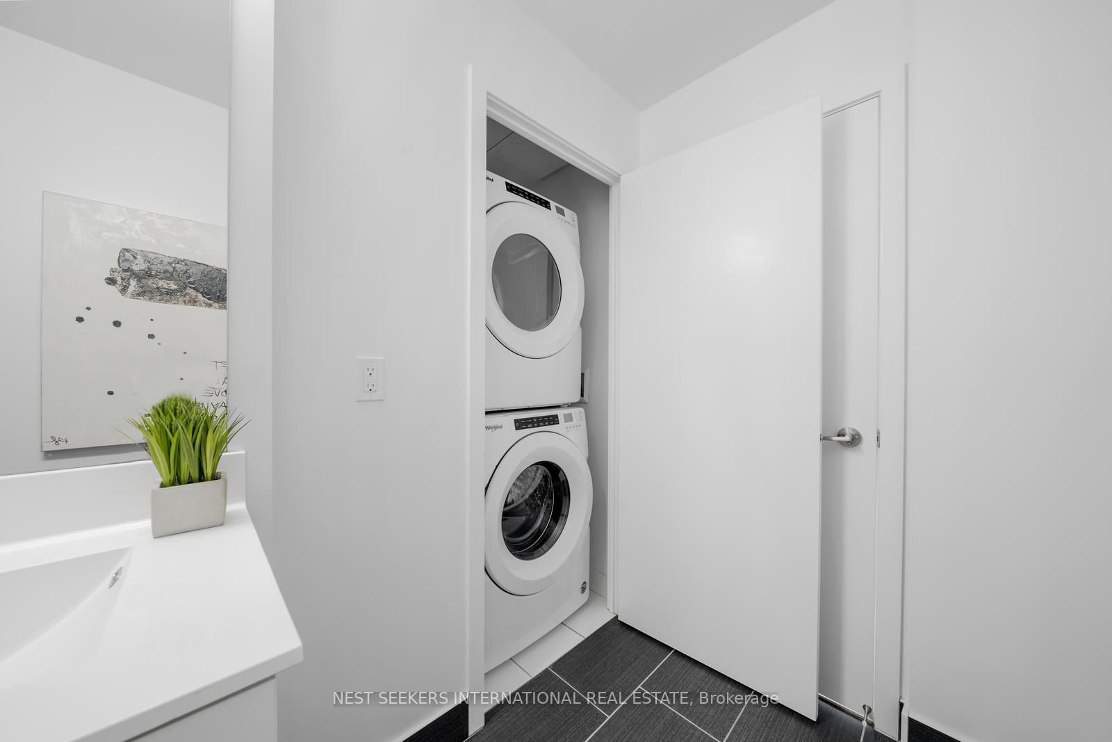 LUXURY AT SKYTOWER 
