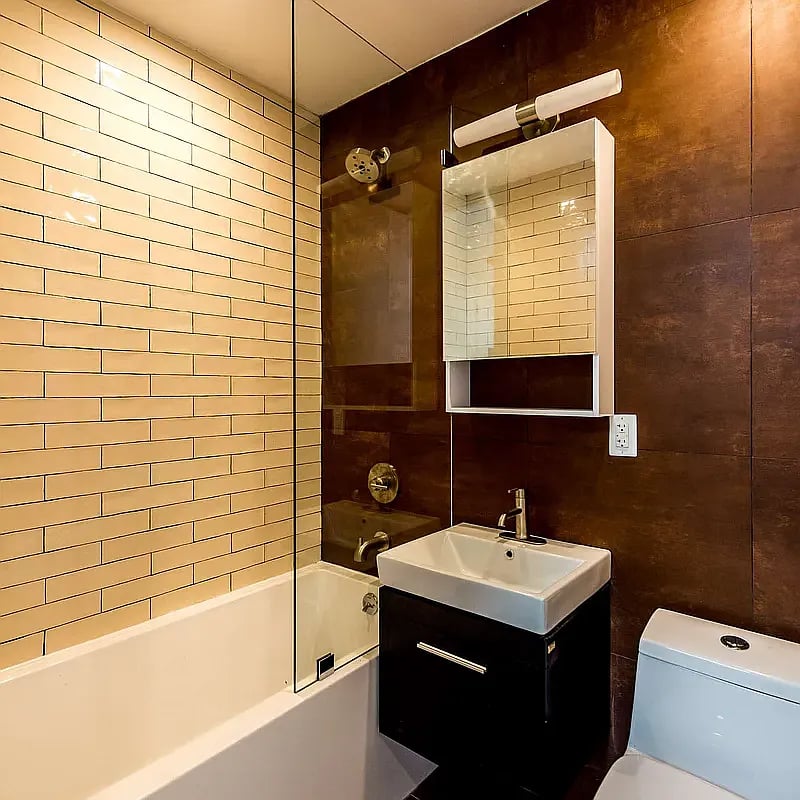 907 Broadway 3R