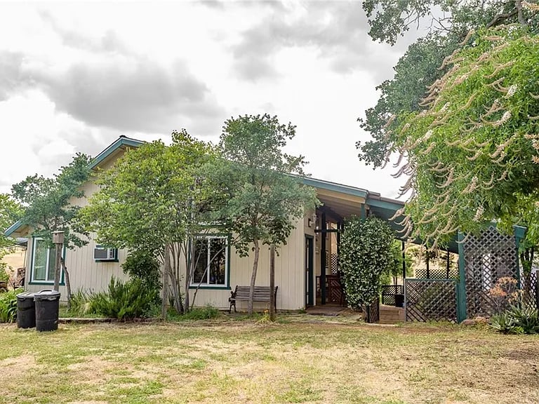 1985 Las Mariposas Ln