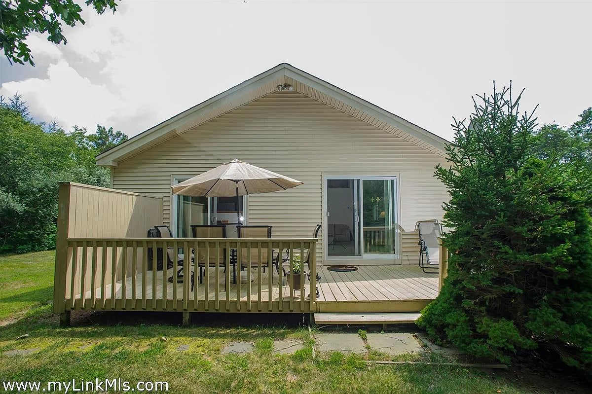 137 Charles Neck Way