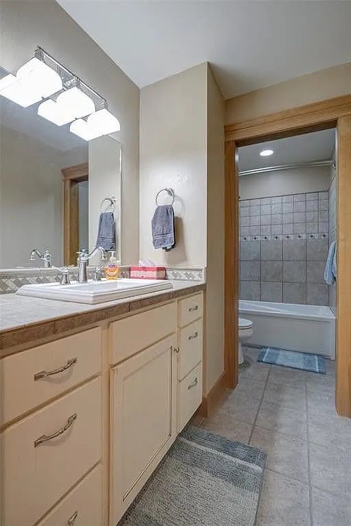 213 Clifden Dr