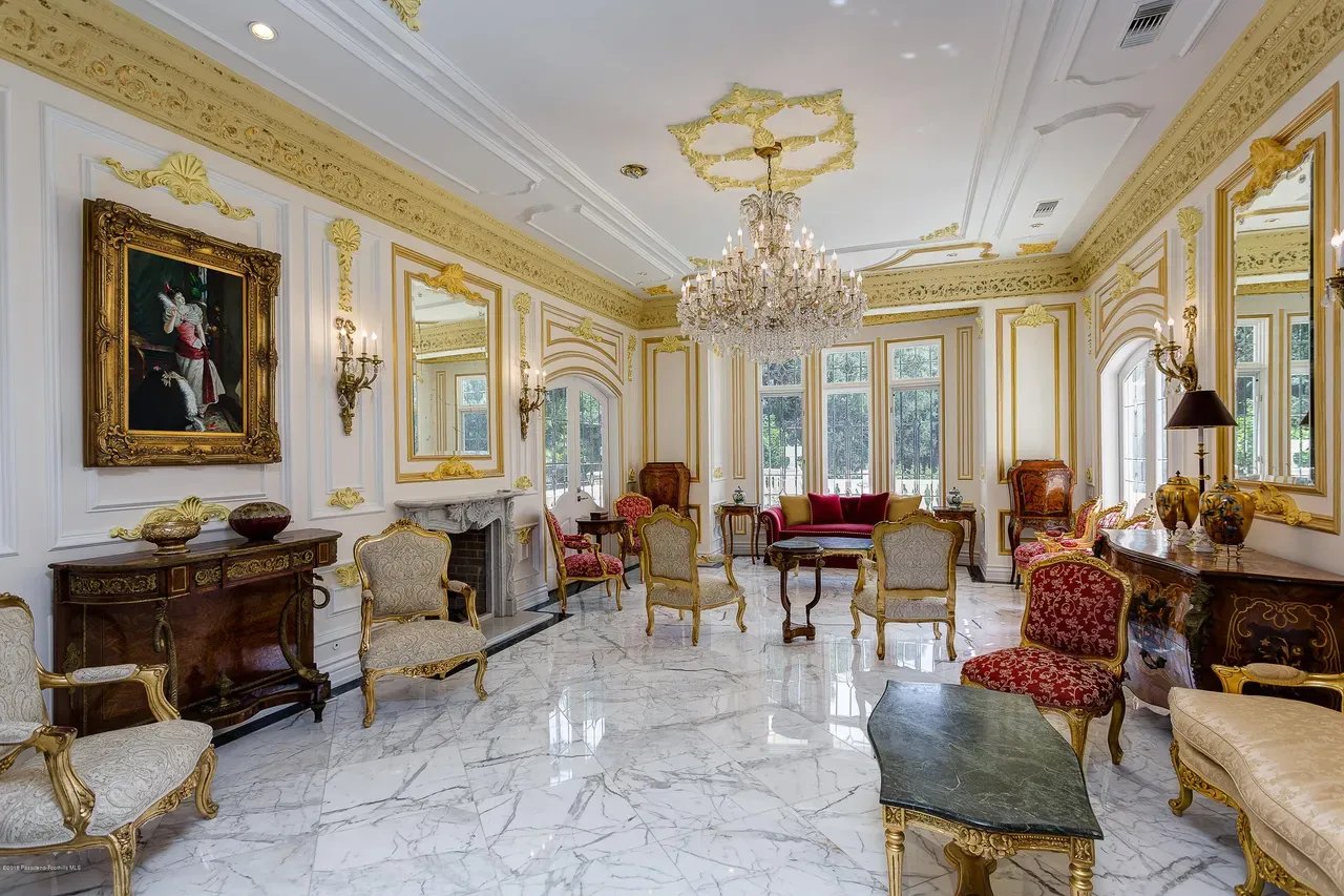 4158 Commonwealth Ave