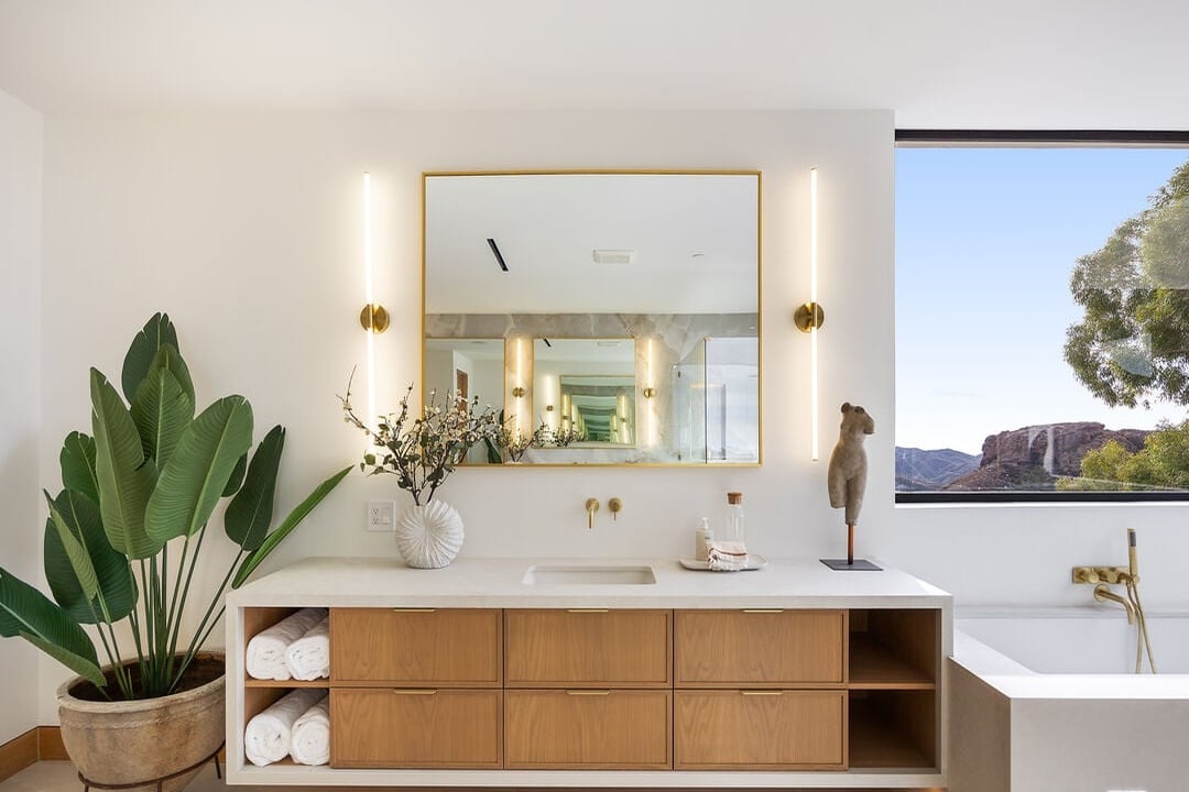 Mulholland Hwy, 90265