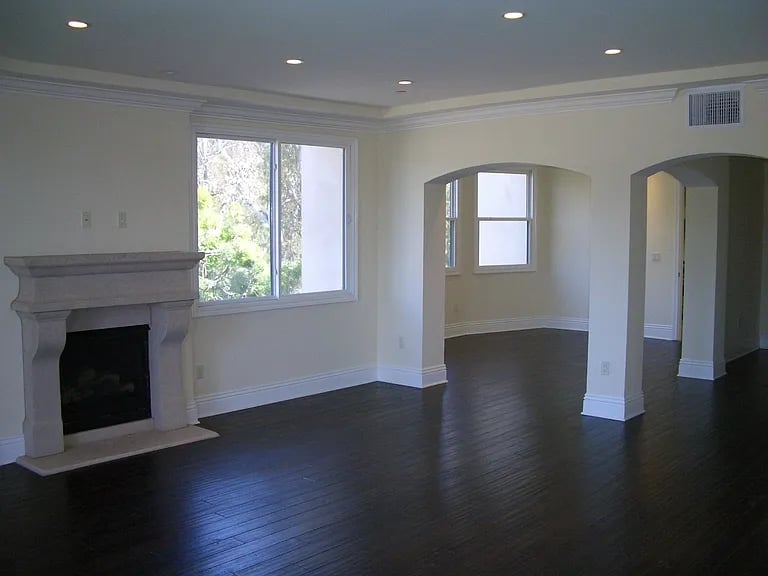 400 S Barrington Ave APT 202