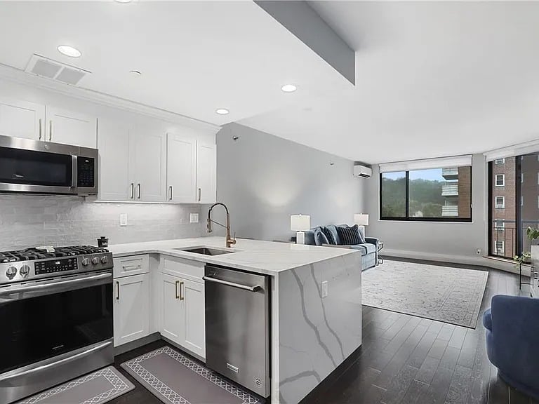 50 E Hartsdale Ave #4R