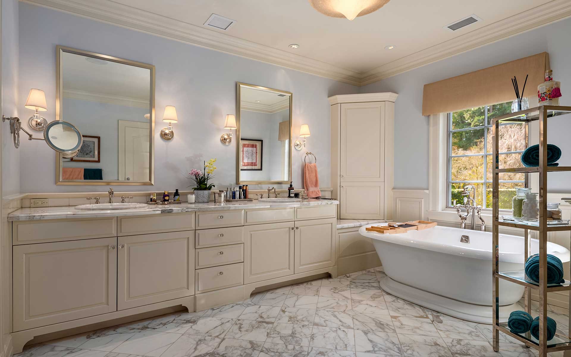 Sophisticated, Timeless Style in a Prized Medina Location on Overlake Golf Course