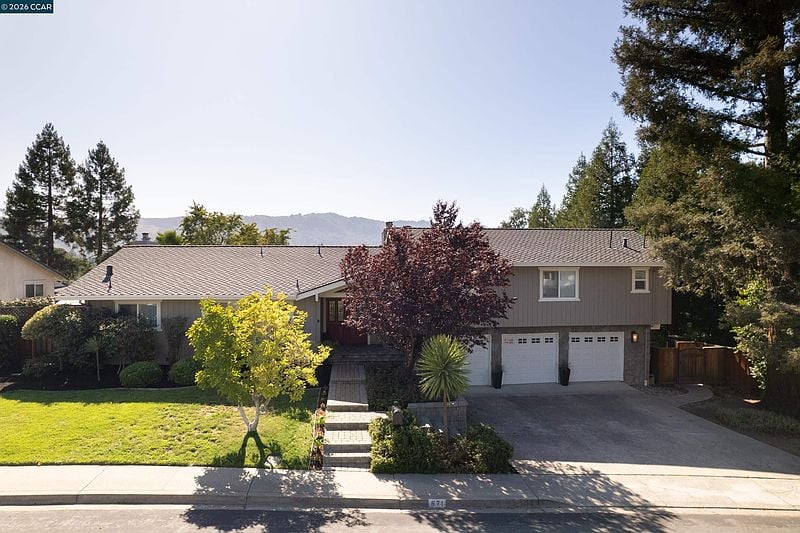 871 Richard Ln