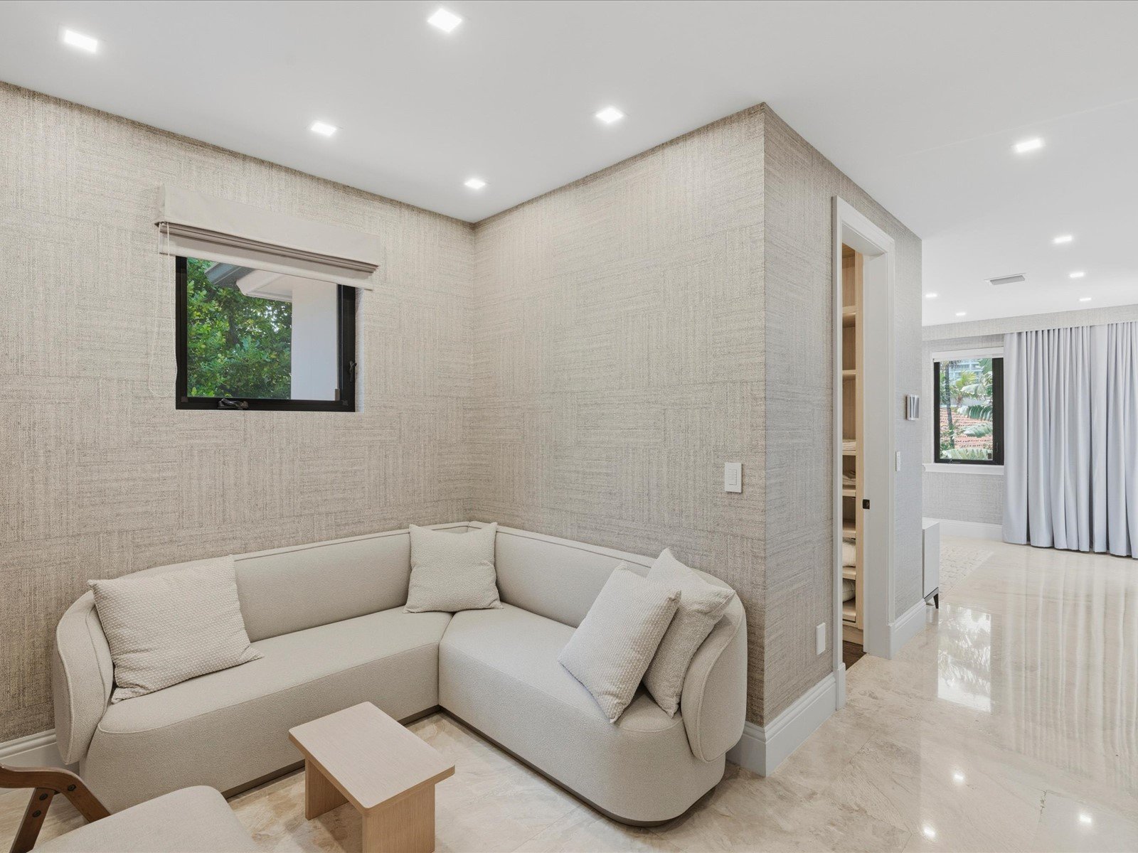 70 Camden Dr, Bal Harbour