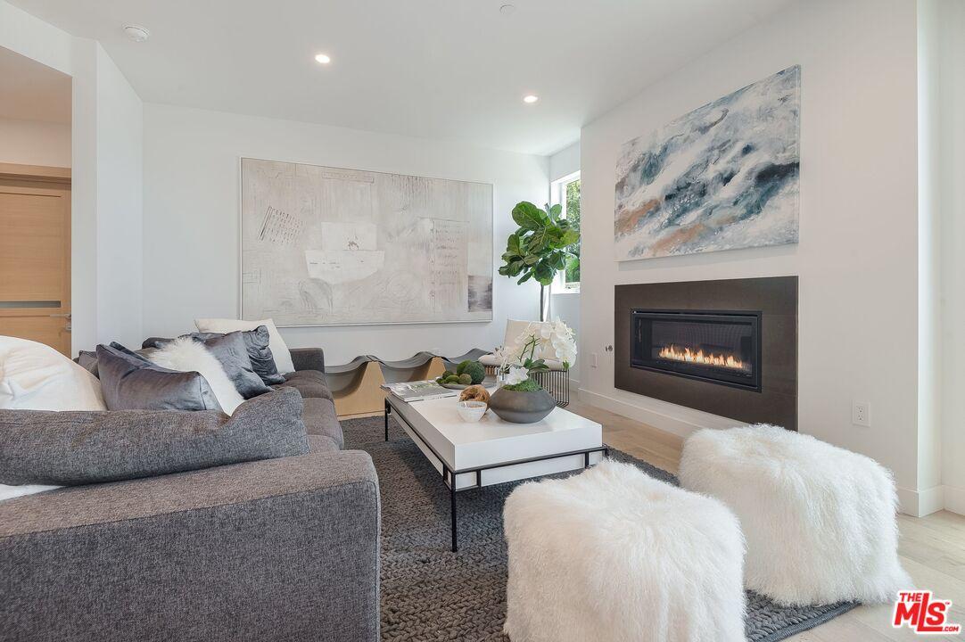 1367 N Alta Vista BLVD Unit: 304