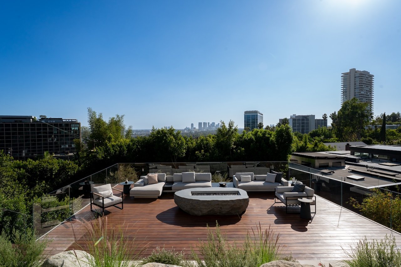 9056 St Ives