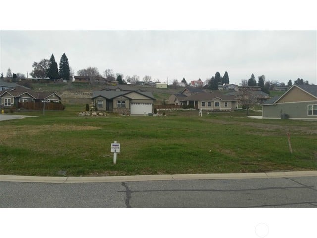 106 Village Dr