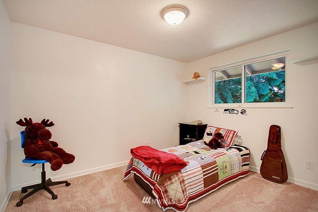 999 Tacoma Ave NE