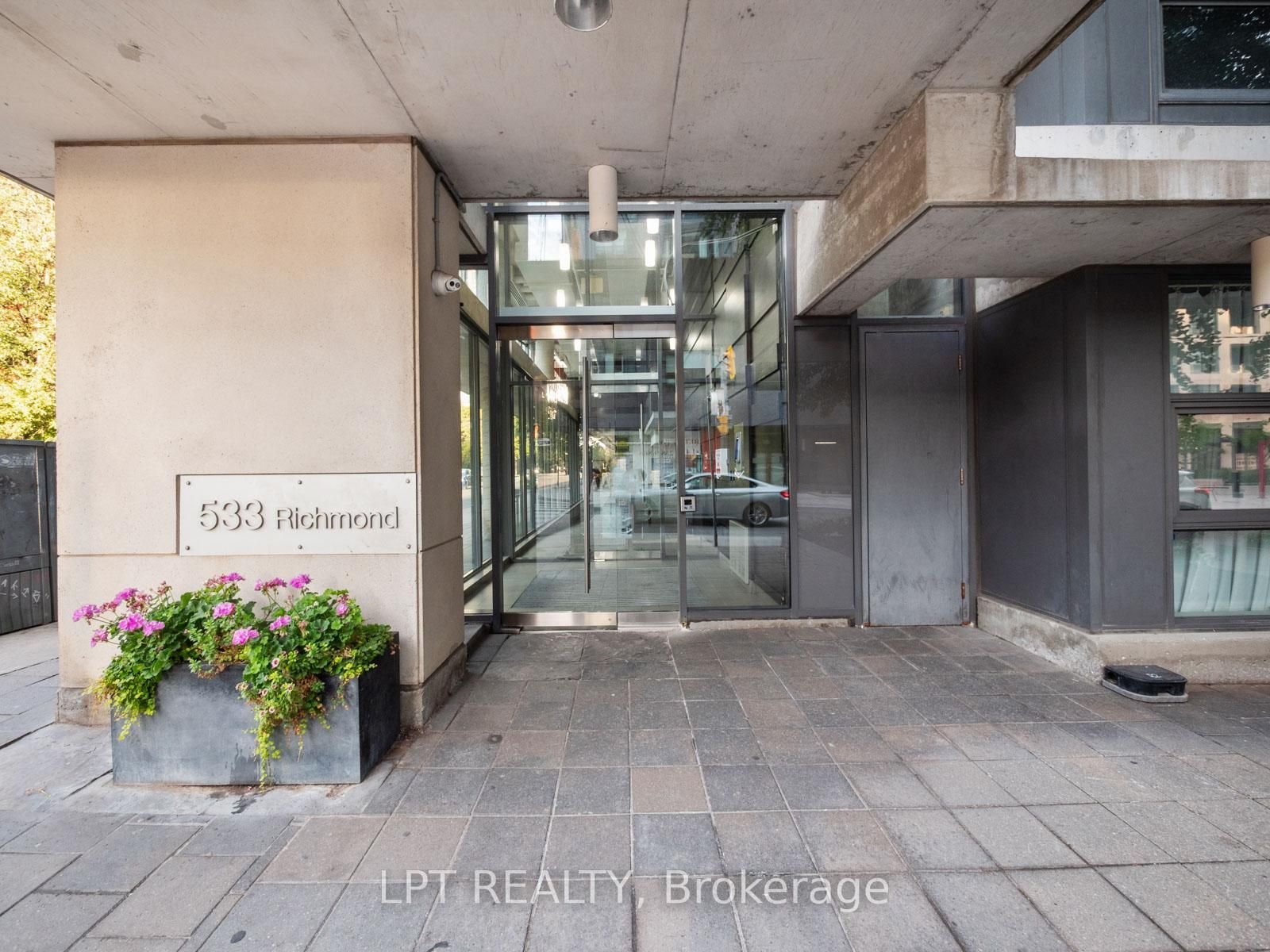 PENTHOUSE LUXURY IN KING WEST