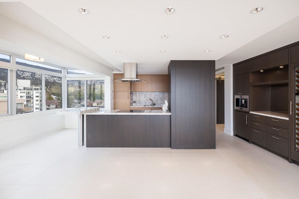 2135 Argyle Ave, #905