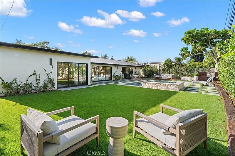 3080 Country Club Dr
